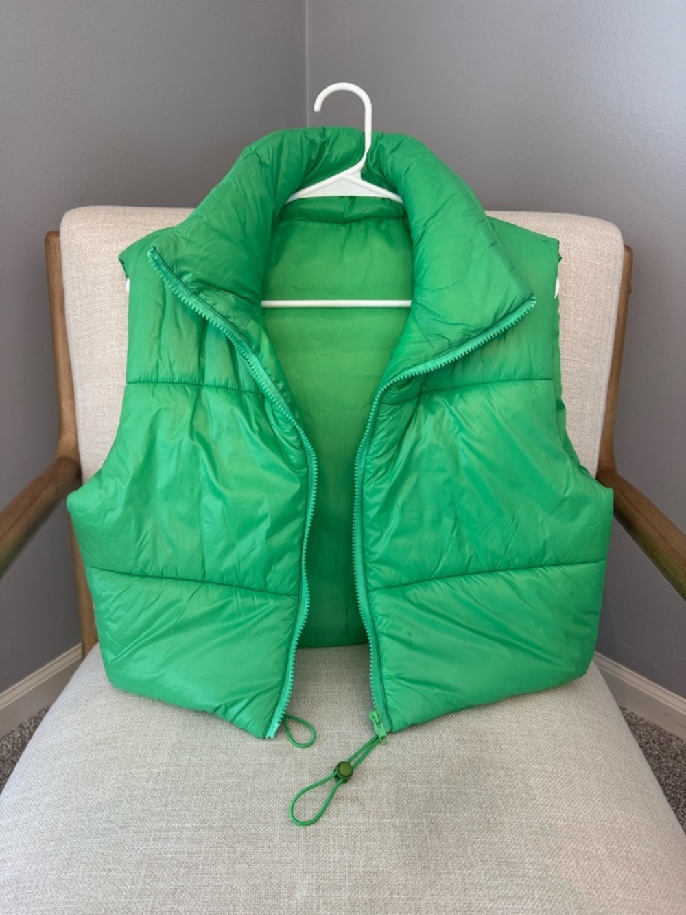 Women’s Green Cropped Puffer Vest - Picture 4 of 6